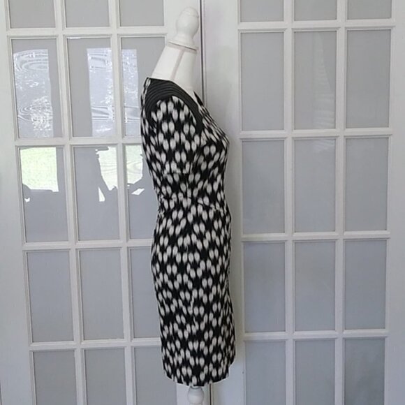 Like New Yigal Azrouël Jet Black and Bone Ikat Print Dress Size - 4 - Picture 7 of 16
